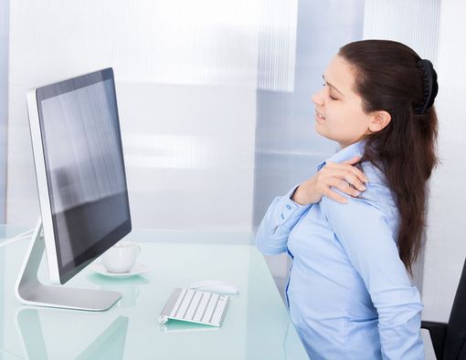 Sederet Alasan Kenapa Pekerja Kantoran Rawan Pegal-Pegal