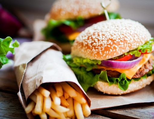 Hindari Makanan Ini agar Tidak Kembung saat Naik Pesawat