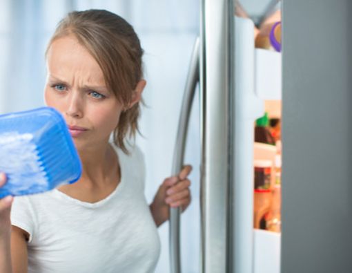 Awas, Bahaya Konsumsi Makanan Kedaluwarsa Saat Puasa!