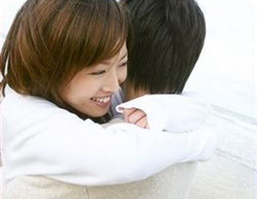 Pria Juga Butuh Cuddling untuk Kesehatan