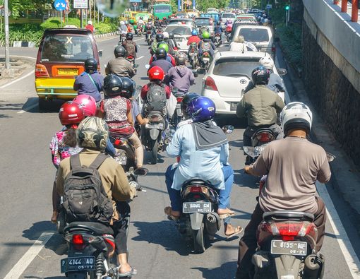 Heat Stroke Bisa Terjadi saat Macet, Ini Gejalanya!