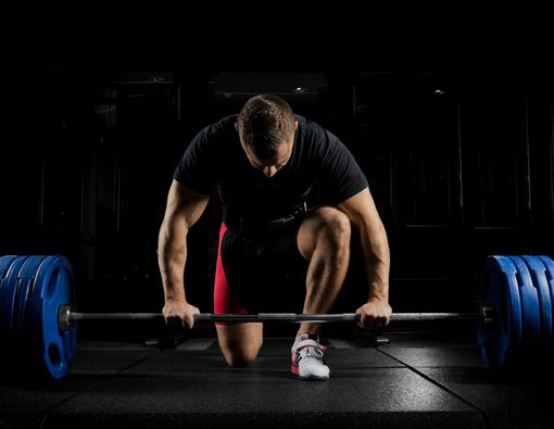 Waspada Nyeri Lutut bagi Atlet Angkat Besi