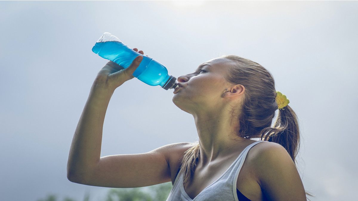 Fakta Tentang Bahaya Minuman Berenergi bagi Kesehatan Gigi