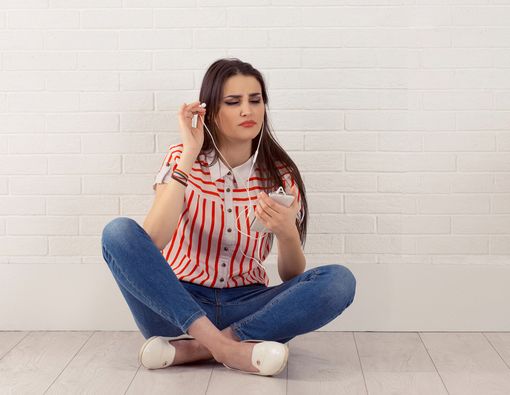 Efek Terlalu Sering Menggunakan Earphone pada Pendengaran