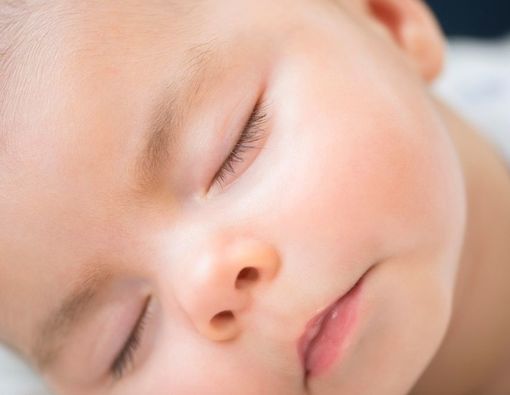 Laringomalasia, Penyebab Napas Berbunyi pada Bayi