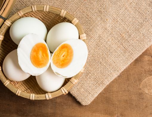 Ini Aturan Makan Telur Asin Bagi Si Penderita Hipertensi