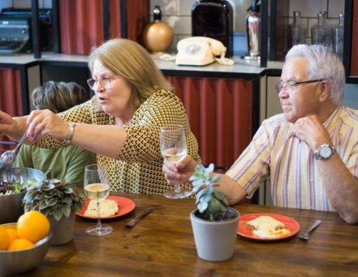 Cara Mengatasi Perubahan Rasa dan Aroma pada Lansia