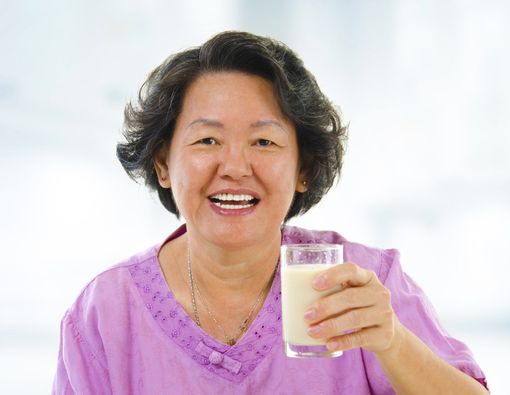 4 Manfaat Susu Kedelai bagi Wanita Menopause