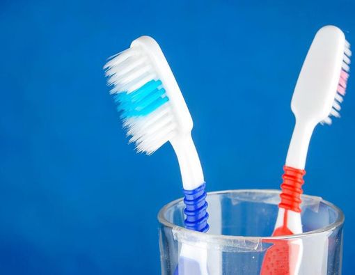 Waspada, Sikat Gigi Bisa Jadi Sumber Kuman!