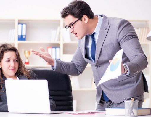 6 Tanda Atasan Anda Pelaku Bullying
