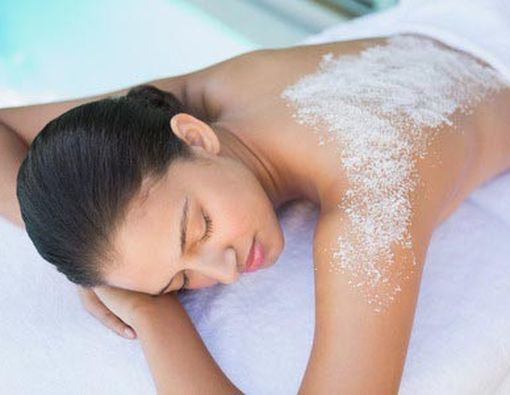 Scrub Tubuh dengan Bahan Alami