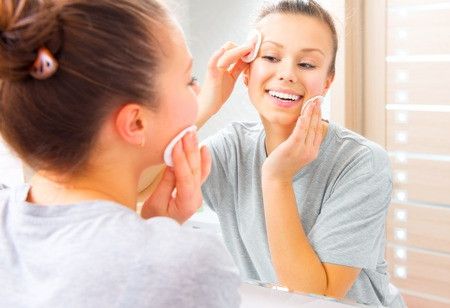 Sering Pakai Make-up? Ini Cara Agar Kulit Tetap Sehat