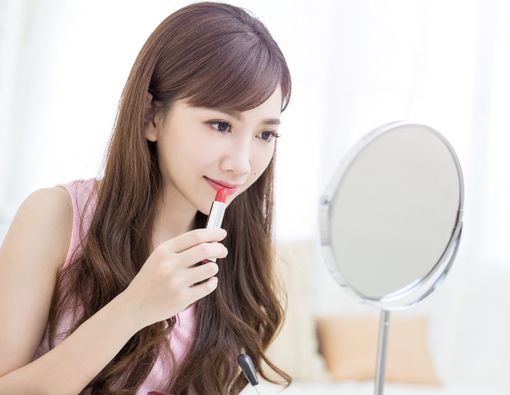 15 Rekomendasi Lipstik Waterproof Terbaik yang Tahan Sepanjang Hari