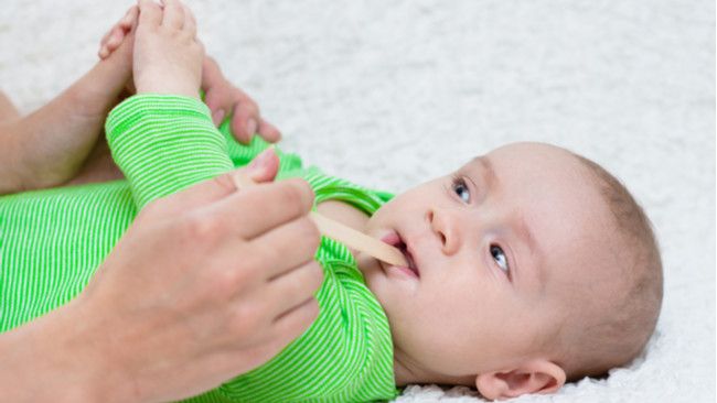 4 Cara Tepat Atasi Radang Tenggorokan pada Bayi