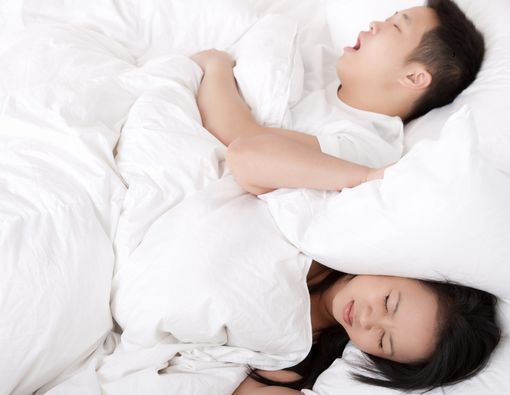 Cara Cepat Memblokade Suara Bising Sebelum Tidur