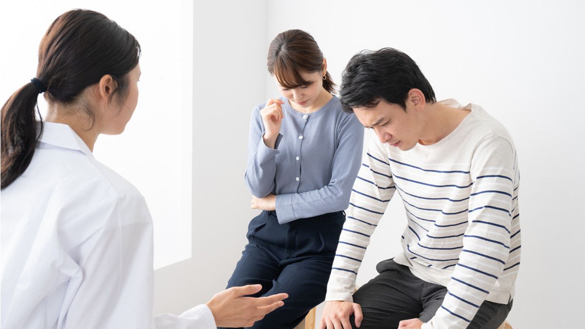 Ilustrasi Berkonsultasi dengan Dokter Mengenai Kemandulan pada Pria