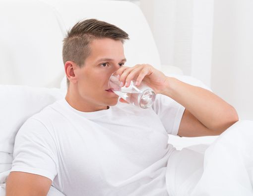 Minum Air Putih Setelah Bangun Tidur, Ini 5 Alasannya