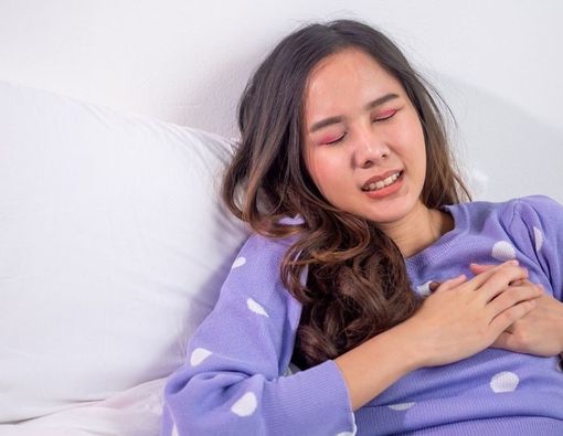 8 Penyebab Sesak Napas saat Tidur Malam, Berbahayakah?