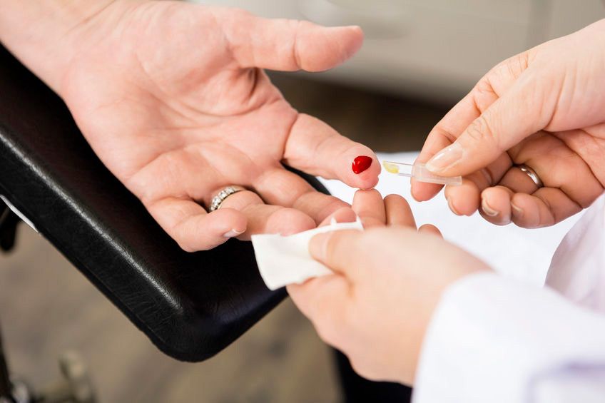 Dilarang Tusuk Jari dengan Jarum untuk Menangani Stroke