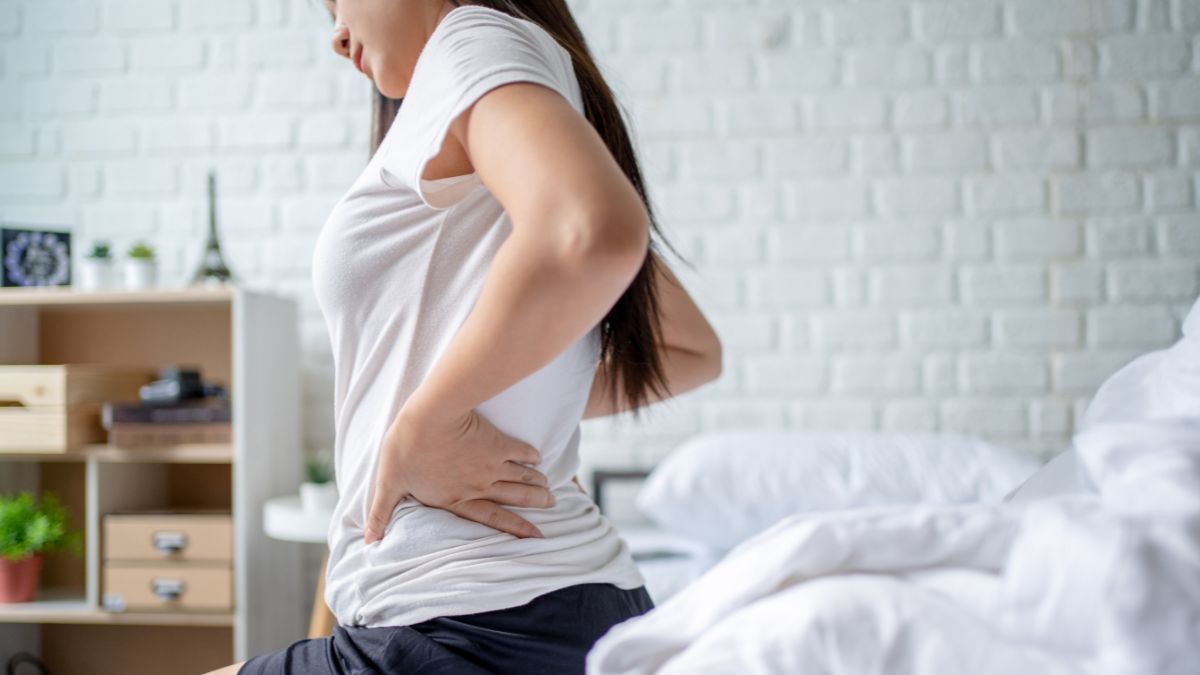 Sering Sakit Punggung Saat Bangun Tidur? Ini Penyebabnya!