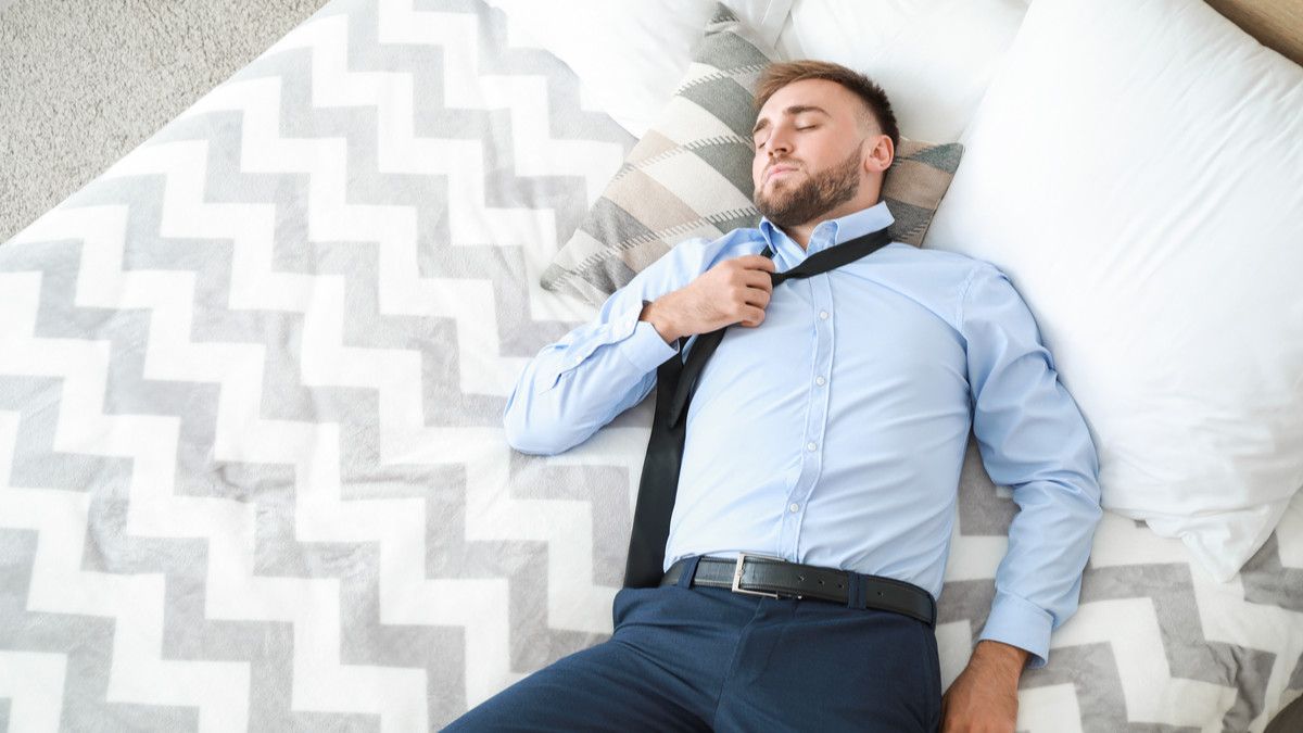Hindari Tidur dengan Baju yang Sudah Seharian Dipakai