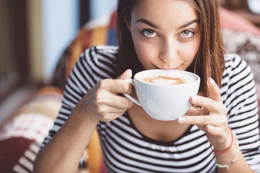 Mengulik Dampak Buruk Kafein pada Wanita
