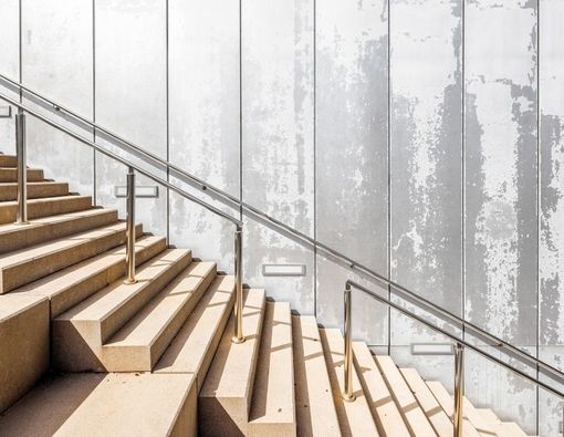 Kondisi Medis yang Bisa Menyebabkan Anda Kesulitan Naik Tangga