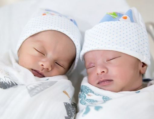 Anak Kembar Bisa Beda Ayah, Ini Penyebabnya!