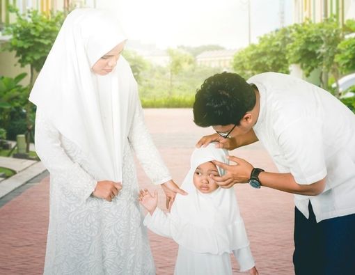 Anak Memaksa Beli Baju Lebaran? Ini Trik Menghadapinya