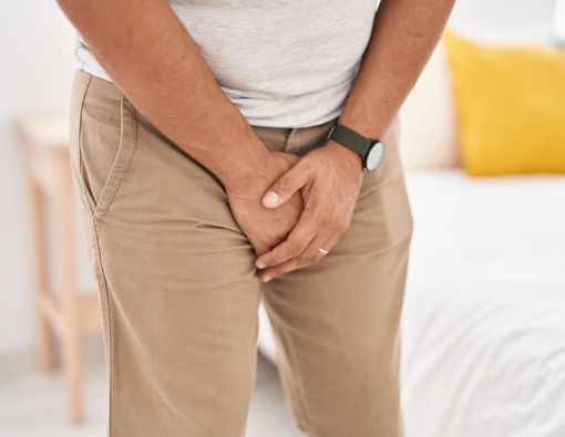 Penyebab Ujung Penis Terasa Sakit Saat Buang Air Kecil