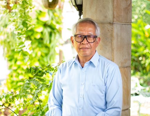 Hidup Penuh Keseimbangan dr. Hermansyur Kartowisastro