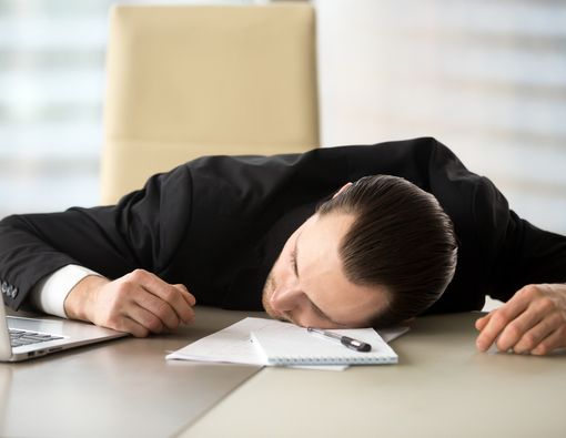 6 Kebiasaan Buruk Usai Kerja yang Bikin Produktivitas Turun