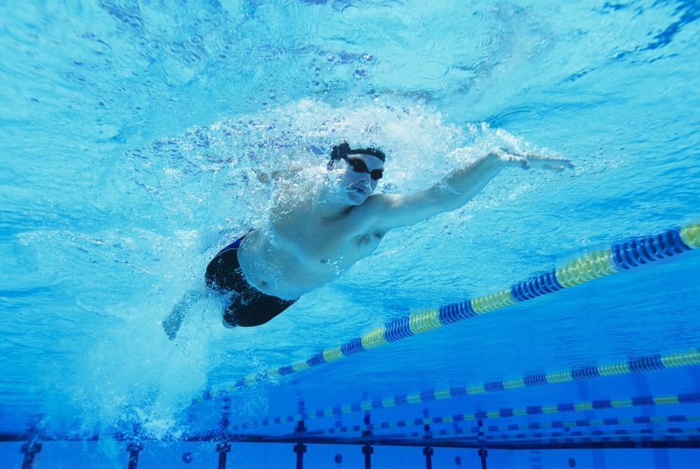 Benarkah Berenang Bisa Sembuhkan Asma?