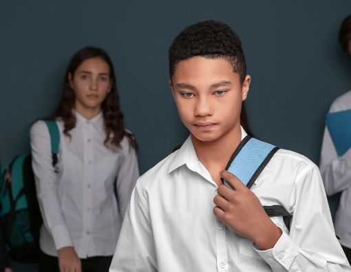 Menolong Remaja yang Melakukan Isolasi Sosial