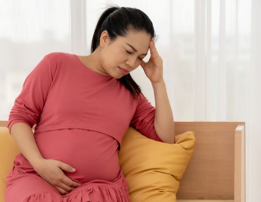 7 Penyebab Sering Sakit Kepala saat Hamil, Harus Mama Waspadai!