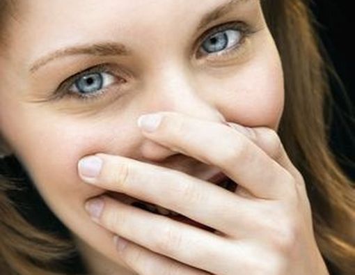 Tidak Mau Unjuk Gigi Karena Gigi Kuning?