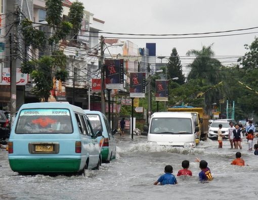 Waspada, Ini Cara Cegah Terinfeksi Bakteri Saat Banjir
