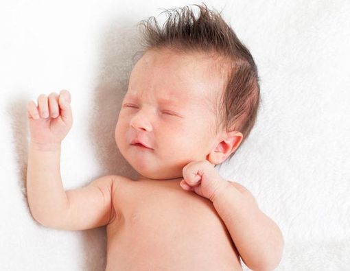 Cukur Rambut Bayi Supaya Tumbuh Lebat, Mitos atau Fakta?