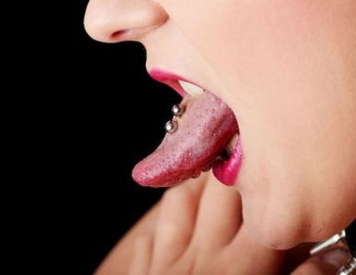Perhatikan Hal Ini Jika Ingin Aman Tindik dan Tato di Dalam Mulut