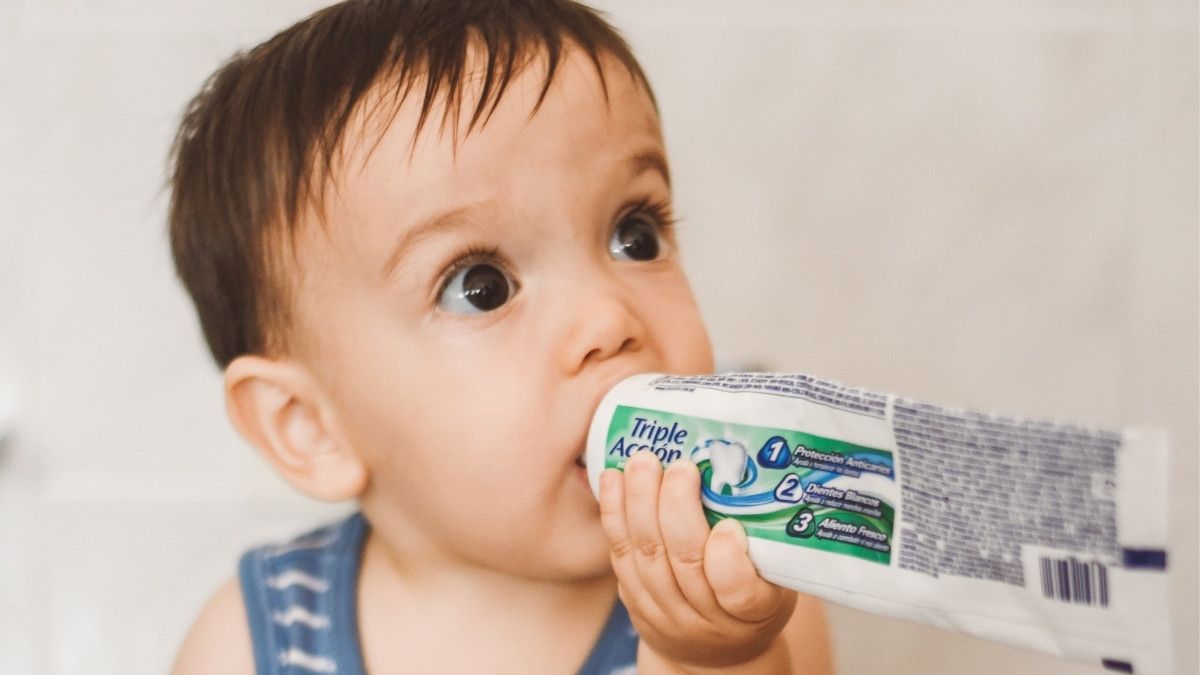 Anak Sering Menelan Pasta Gigi, Berbahayakah?