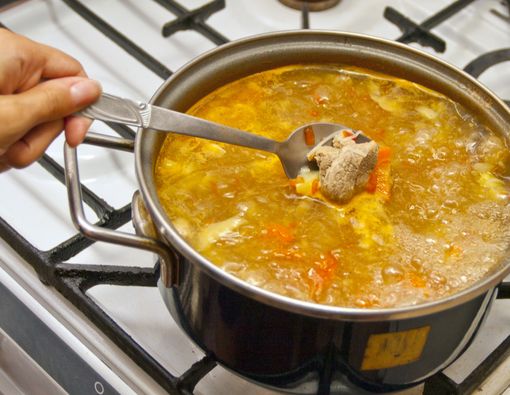 Bahaya Konsumsi Makanan Lebaran yang Sering Dipanaskan