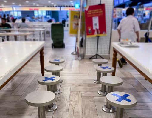 Klaster Tempat Makan Bermunculan, Ini Cara COVID-19 Menular di Sana!