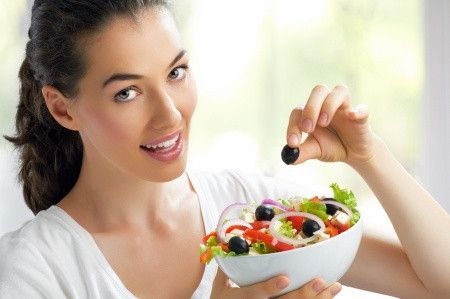 6 Makanan yang Perlu Dikendalikan Demi Kesehatan Kulit