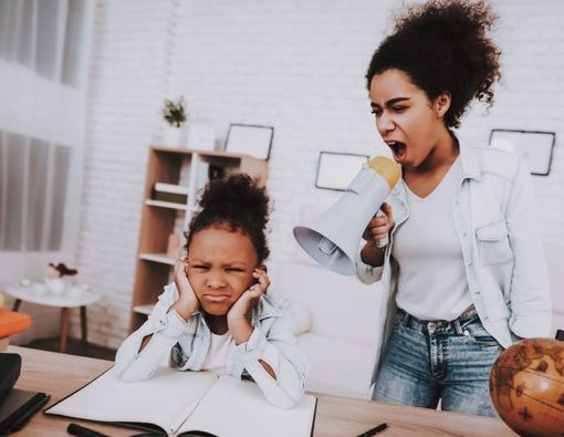 Benarkah Orangtua Sering Berteriak Sebabkan Anak Gagap?