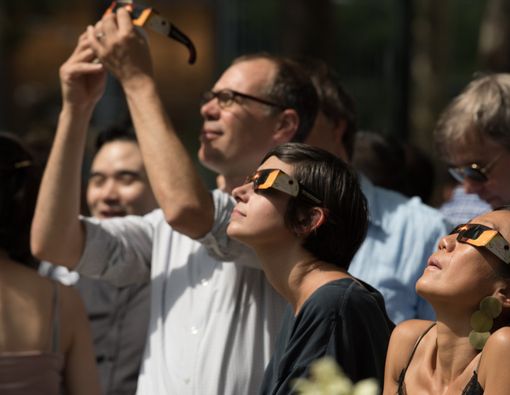 Agar Mata Tetap Sehat, Ini Cara Melihat Gerhana Matahari yang Tepat