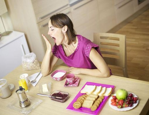 Ini Lho 3 Penyebab Mengantuk Setelah Makan Siang