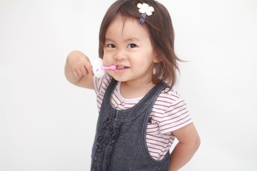 Kapan si Kecil Harus Mulai Menyikat Gigi?