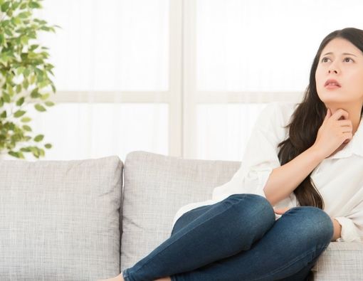 Penyebab Munculnya Sensasi Benjolan di Tenggorokan