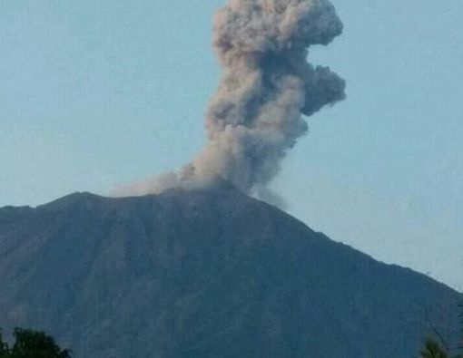 Tips agar Pengungsi Gunung Agung Tidak Kena Gangguan Pernapasan