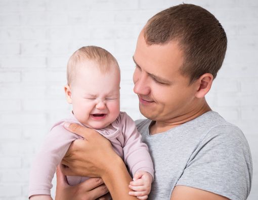 Ayah, Ini Lo Cara Mengatasi Bayi Menangis